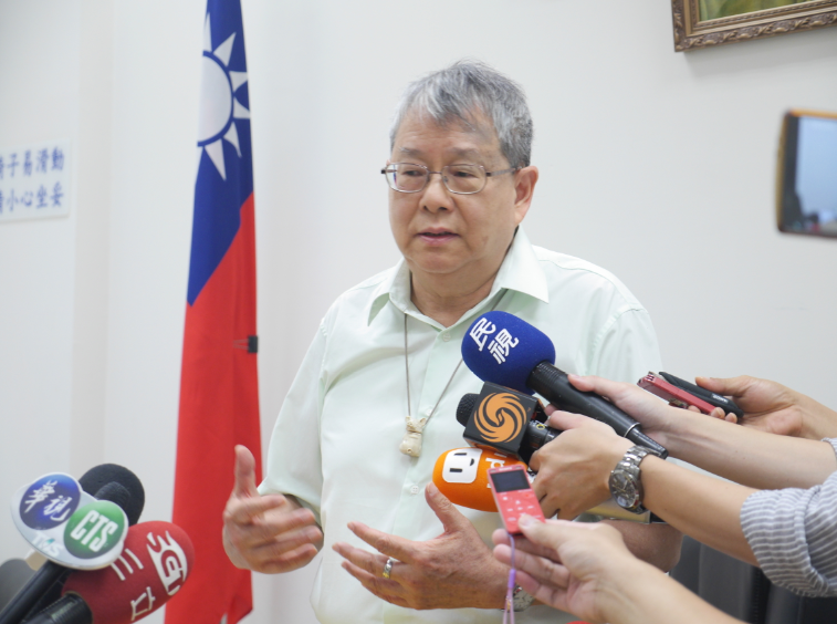 陳師孟強調，他不是為了阿扁一人，也非扁的御用監委，他和扁迷都不是拿扁的錢或好處，而是追求台灣社會應有的公平正義、公道。 圖／聶良恩攝