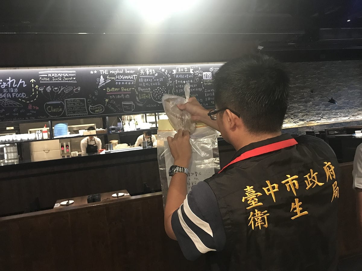 台中市食安處於上個月抽檢，發現燒肉風間小卷重金屬鎘超標。 圖：台中市食安處/提供