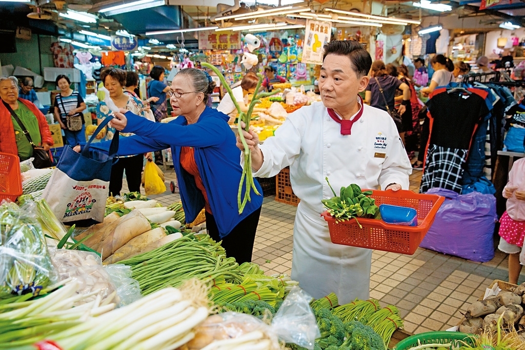 阿基師期望民眾也能在自己的市場小旅行中發掘在地食材。 圖：北市觀傳局／提供