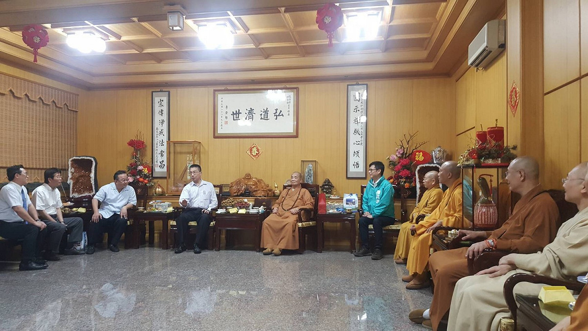 陳其邁非常感謝中國佛教會理事長圓宗長老的支持。 圖：陳其邁競選辦公室／提供