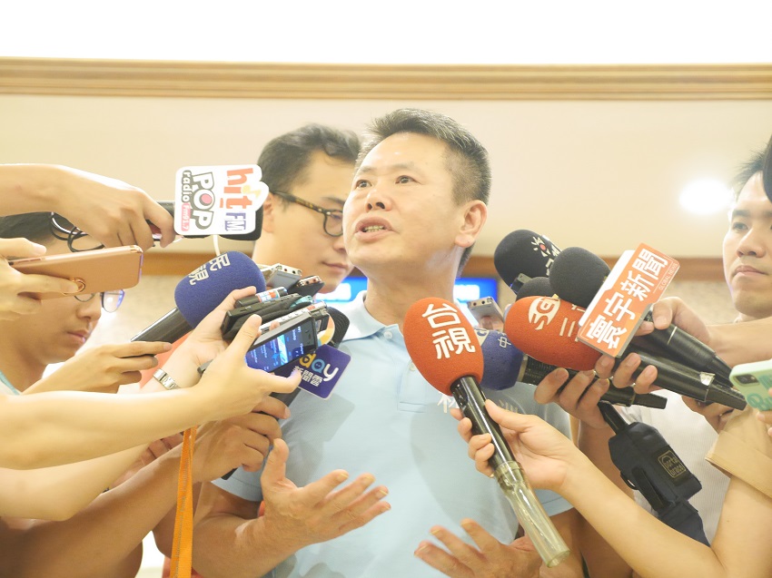 林為洲下午在立法院鄭重對外宣布將脫黨參選新竹縣長。 圖：聶良恩／攝