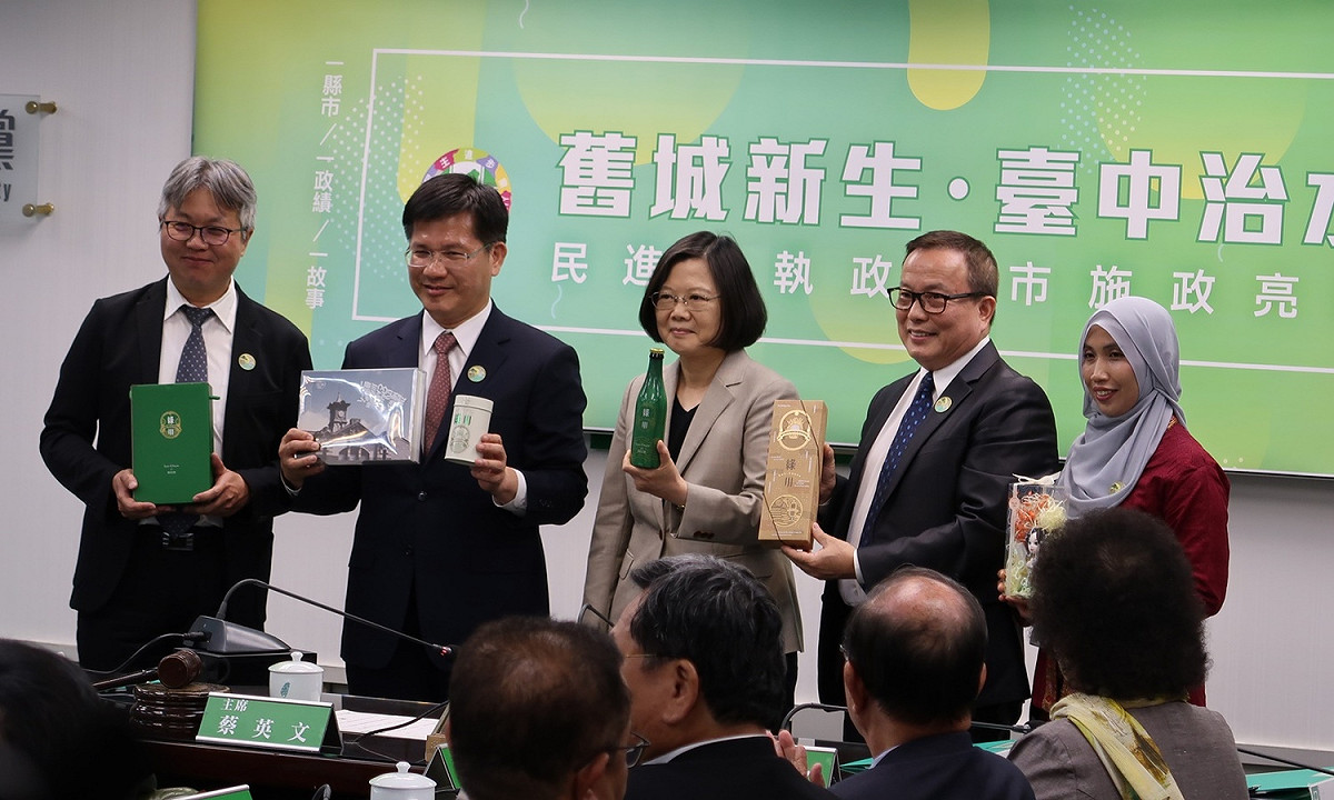 民主進步黨今中常會，邀請林佳龍以「【一縣市、一政績、一故事】民進黨執政縣市施政亮點－舊城新生．台中治水」為題進行專案報告。 圖：林朝億/攝