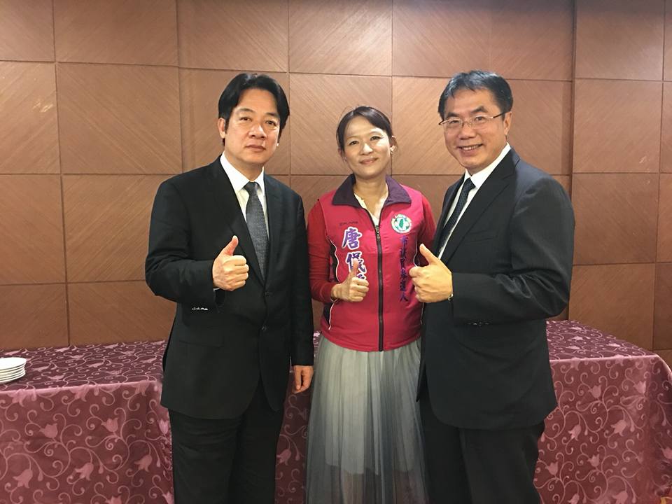 前台南市議員唐儀靜(中)先前車禍撞死人，但保護管束確提前解除，曾銘宗質疑，台南高等法院有被關說之嫌。 圖：翻攝自唐儀靜臉書。