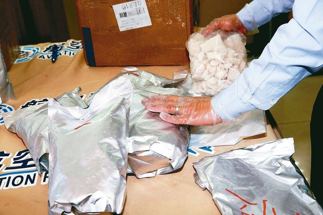 南韓破獲由台灣、日本、南韓3地黑社會組織參與的販毒跨境集團，起出安非他命112公斤。一名台籍嫌犯被逮。 圖 : 翻攝航警局/資料畫面