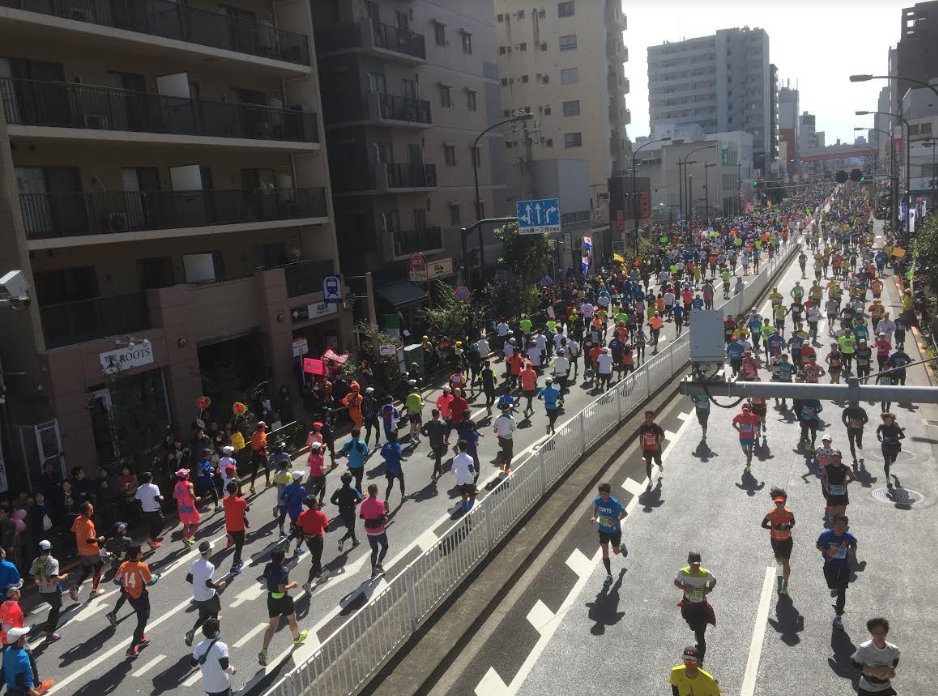 東京馬拉松都是在二月舉行的，也是因爲東京夏天太熱了。 圖：劉黎兒/攝
