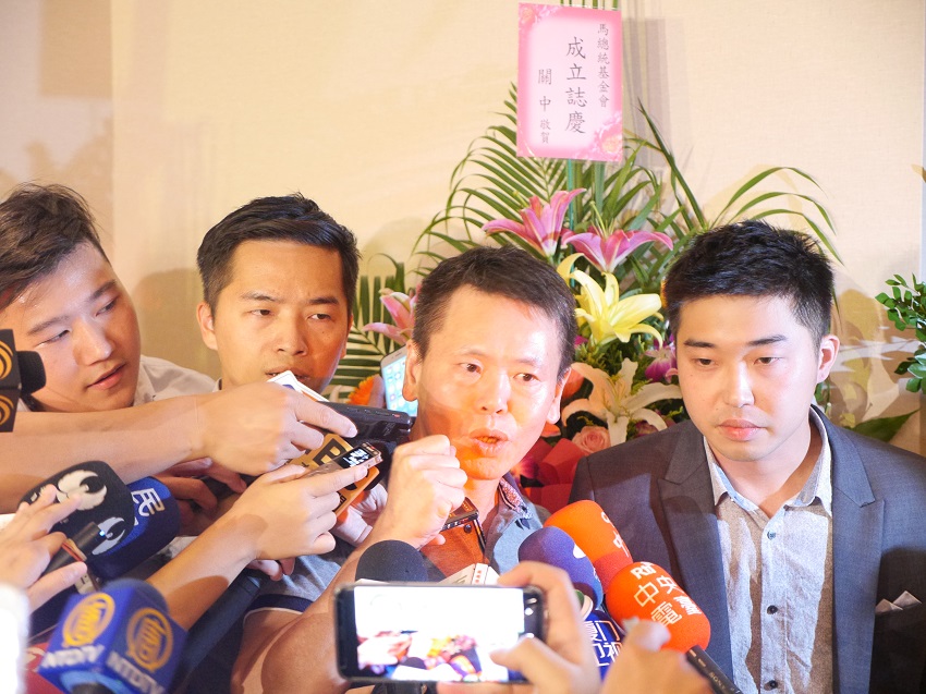 由前總統馬英九成立的「財團法人馬英九文教基金會」，今（27）天上午在國賓飯店舉辦成立茶會，剛被國民黨新竹縣黨部開除黨籍的立委林為洲也受邀出席。 圖：聶良恩／攝