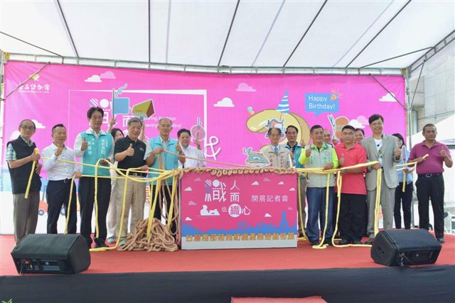 高雄市勞工博物館推出「織人織面也織心 — 台灣南部時尚紡織產業勞動特展」。 圖：勞博館/提供