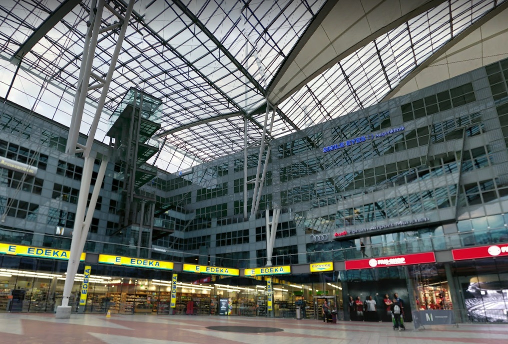一名身分不明女子闖入慕尼黑機場管制區後消失無蹤，慕尼黑機場今天被迫取消約200個航班， 圖/翻拍自google街景