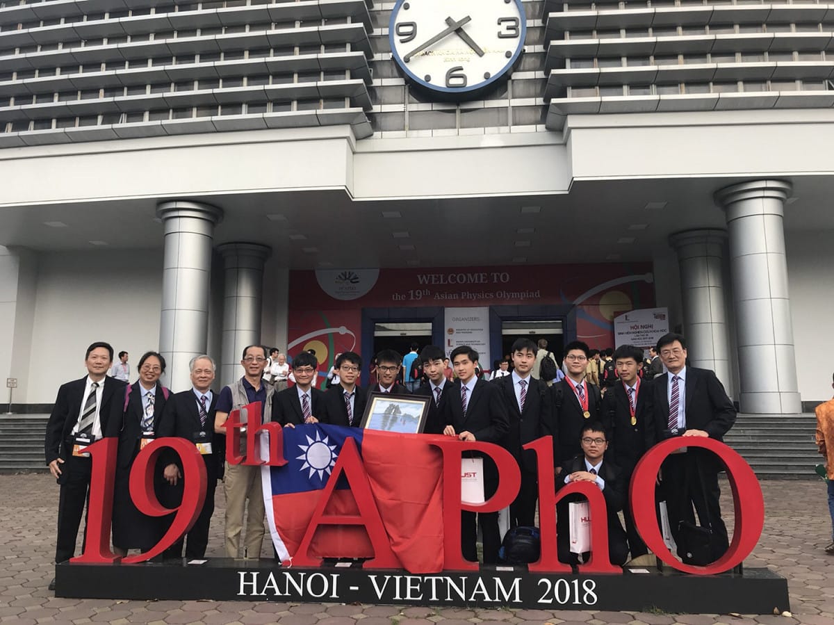 在第19屆亞洲物理奧林匹亞競賽表現傑出得選手們，前5名均參加國際物理奧林匹亞競賽奪下佳績。 圖：取自台灣物理奧林匹亞競賽官網