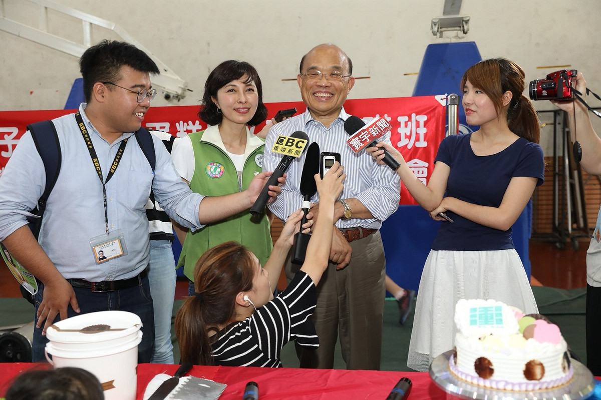 民進黨新北市長候選人蘇貞昌今(29)日下午出席新北市親子花式創意蛋糕DIY暨故事秀。 圖：蘇貞昌競選辦公室/提供