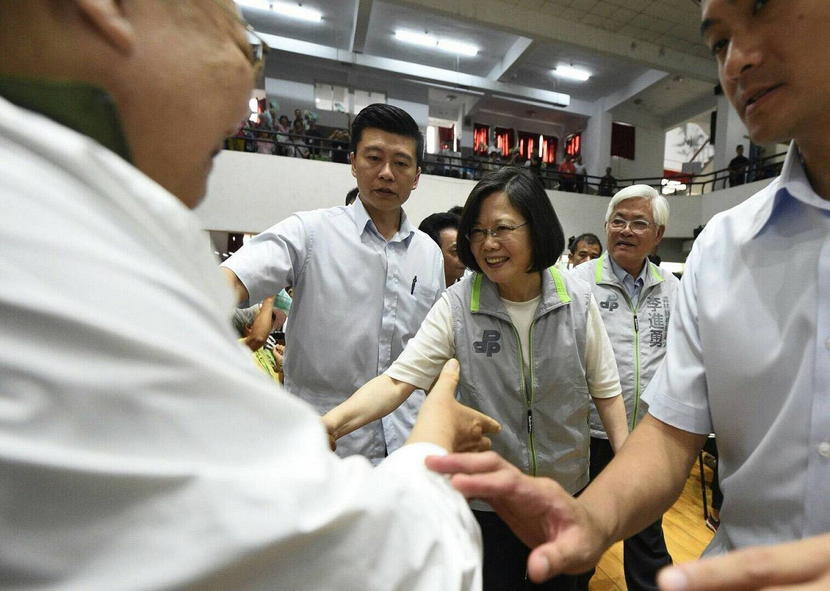 民進黨主席蔡英文趕場來到雲林縣為爭取連任的雲林縣候選人李進勇及雲林縣鄉鎮長、縣議員候選人造勢。 圖：民進黨/提供
