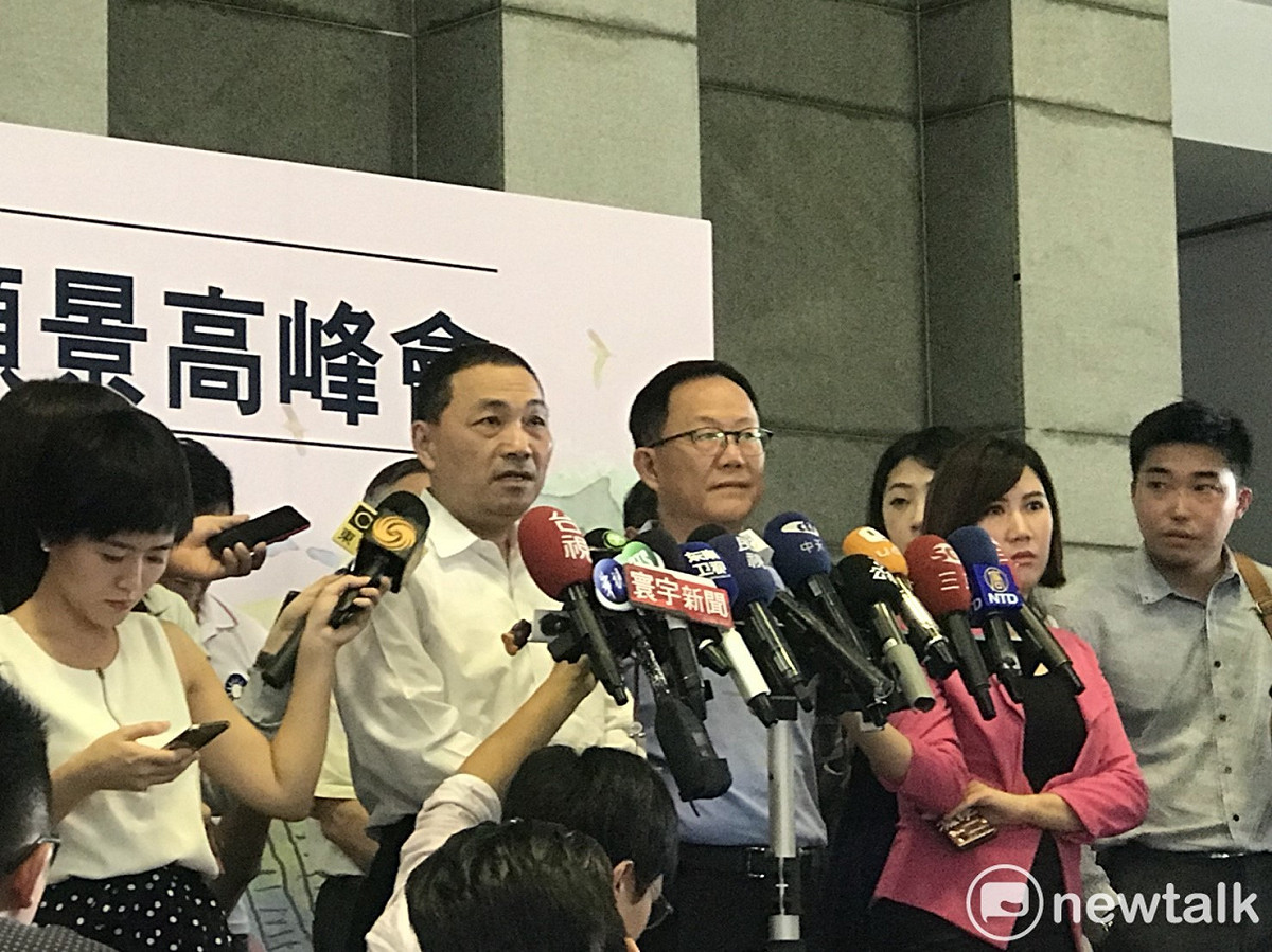 面對兩人首度同台，是誰拉抬誰？侯友宜稱，「我們大家『厚友誼』，友誼黏緊緊、一起努力」。 圖：曾薏伃 / 攝