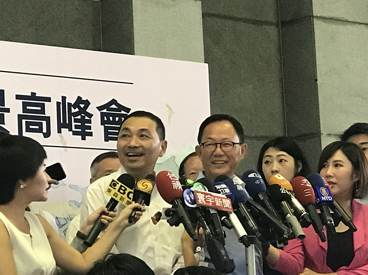 國民黨新北市長候選人侯友宜與國民黨台北市長候選人丁守中今（30）日於中國時報合體舉行雙北座談會。 圖：曾薏伃／攝