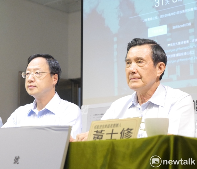前總統馬英九（右）今天下午（31日）與前行政院長江宜樺合體力挺「以核養綠公投」。 圖/聶良恩攝