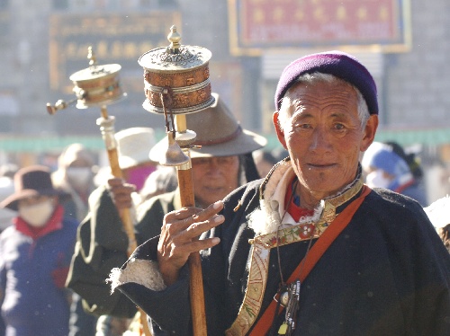 中國政府近期在人大會議中，通過《民族團結進步促進法》，準備推動少數民族的「漢化」進程。有外國學者認為，相關法案可能進一步傷害少數民族的權益。 圖 : 翻攝自搜狐(資料照)