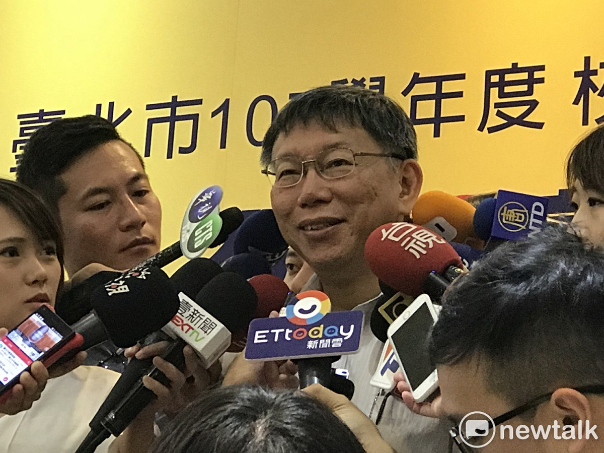 據新台灣國策智庫昨公布「2018縣市選舉與2020總統大選」選情評估民調顯示，若柯投入2020總統大選，看好度還比現任總統蔡英文、新北市長朱立倫高。柯文哲今（1）日受訪笑稱，這才有趣，「我從頭到尾都沒有說要選總統，你們做那民調到底做什麼？奇怪。」 圖：曾薏伃 / 攝