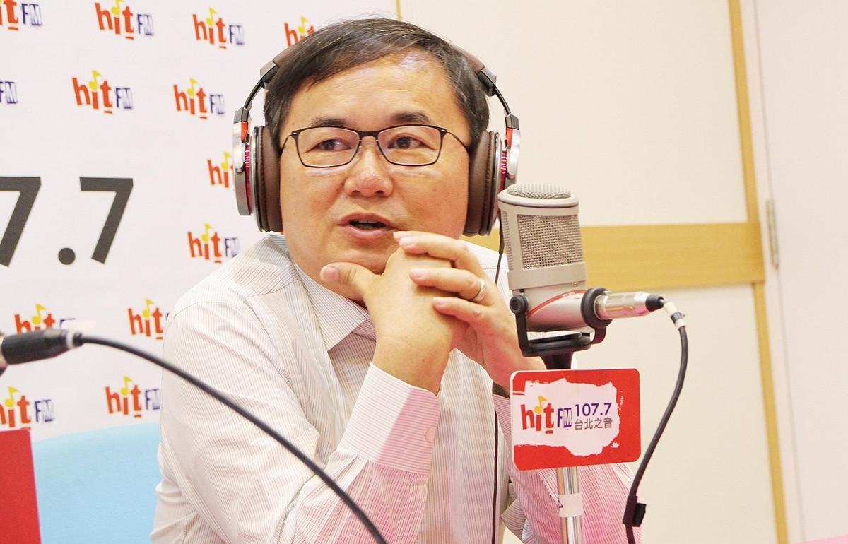 民進黨台東市長參選人劉櫂豪今(1)日接受電台專訪。 圖：Hit Fm《蔻蔻早餐》製作單位提供