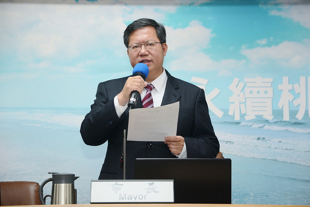 鄭文燦宣布桃園市送保母托育及準公托補助費依托育單位不同，最高將補助家長每月8000元。 育兒津貼將維持每月3000元至110年7月。 圖:桃園市政府/提供
