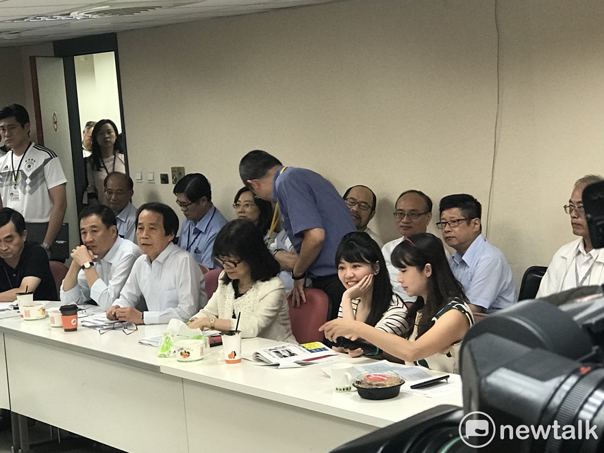 民進黨團議員過半出席。 圖：曾薏伃 / 攝