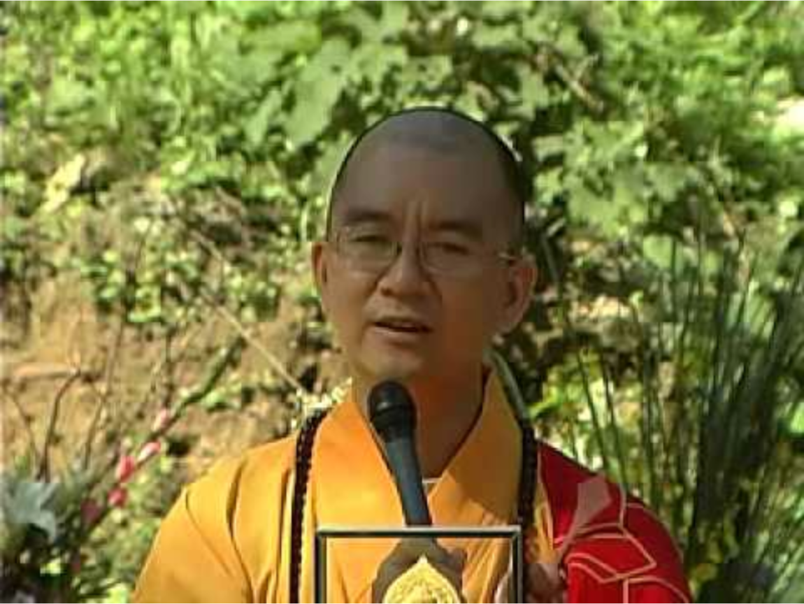 現年52歲的釋學誠頭銜甚多，包括全國政協常務委員、中國佛教協會會長、中國佛學院院長、中國宗教界和平委員會常務副主席、中國人民爭取和平與裁軍協會副會長、福建省佛教協會會長、福建佛學院院長、福建莆田廣化寺方丈、陝西扶風法門寺方丈、北京龍泉寺方丈等。 圖：翻攝自Youtube