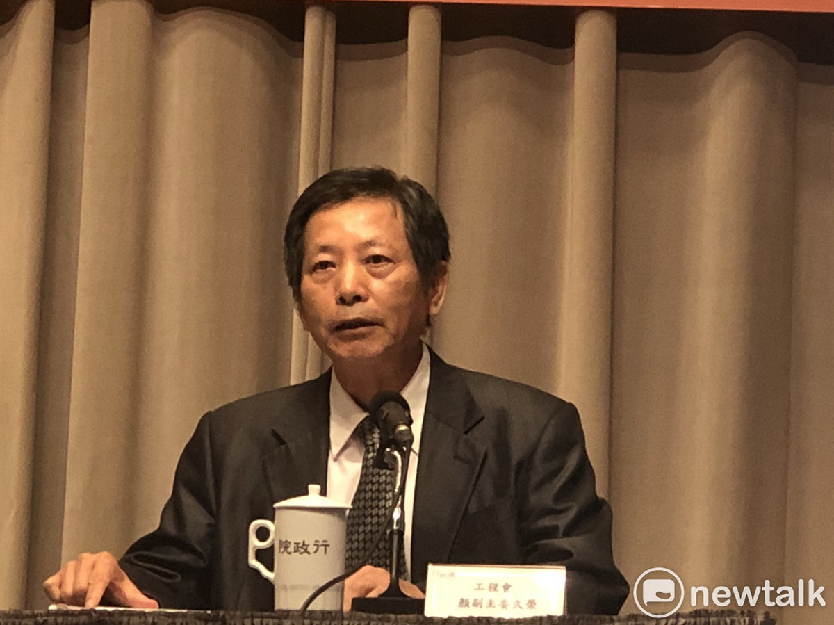 公共工程委員會今（2）日在行政院會報告「107年度上半年公共建設推動辦理情形」。圖為工程會副主委顏久榮。 圖：謝莉慧/攝