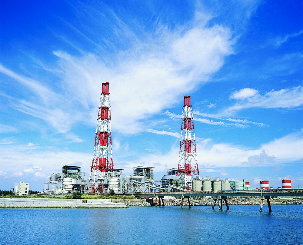 台電高雄興達電廠提出燃氣機組改建，今(2)日環評初審出爐，專案小組要求台電於11月底前，補正燃煤燃氣機組的累加空氣污染等資料，再次送審。 圖：台電／提供（資料照片）