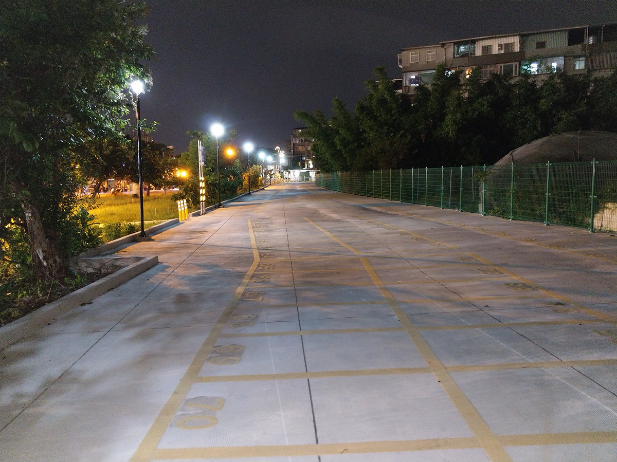 交通局自100年起至今於板橋區已劃設1,952個小型車位及8,916個機車位，未來仍會積極尋找尚未開發之公有土地，並評估興闢停車場。 圖：新北市交通局/提供