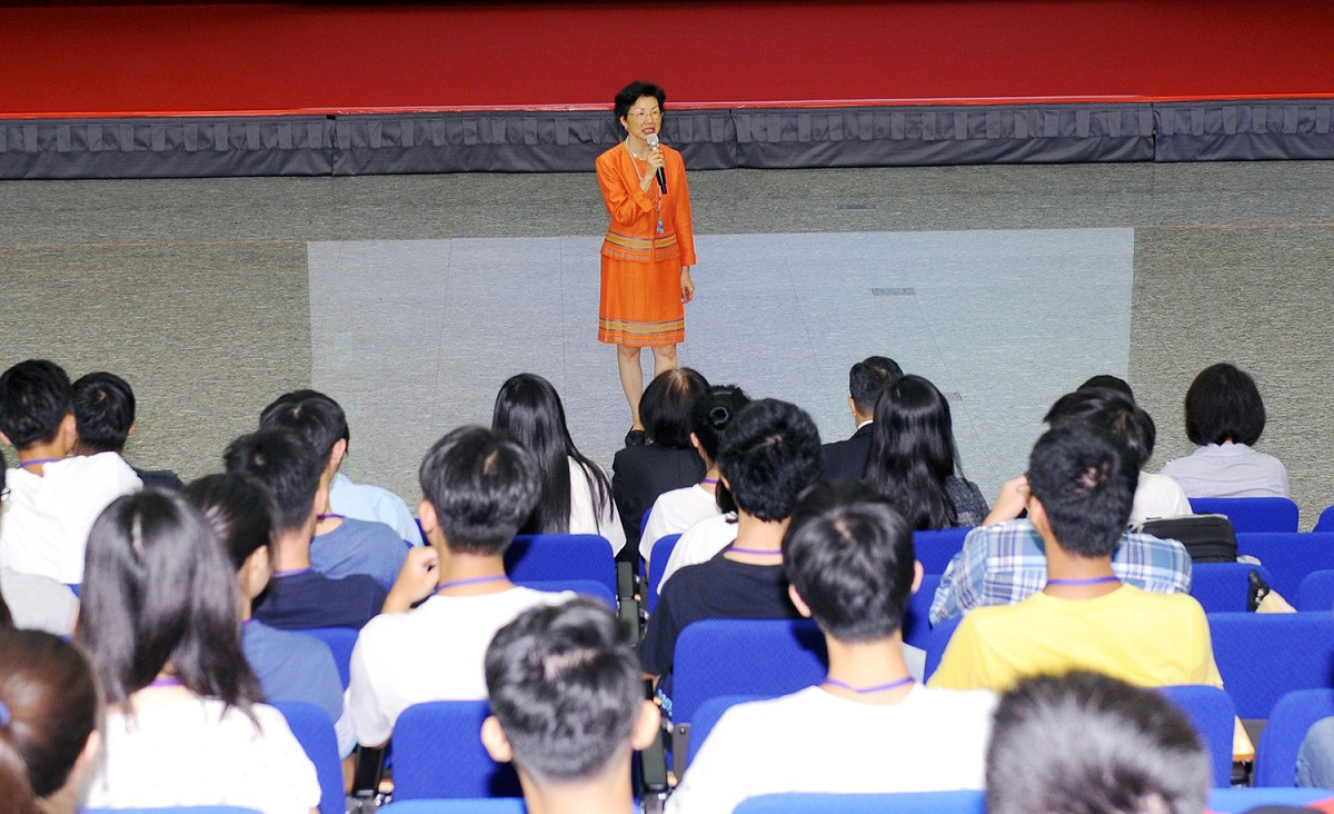 海基會和陸委會今(3)日合辦「赴陸求學面面觀」研習營，海基會董事長張小月致詞時提醒即將赴中求學的新生，要了解並注意兩岸體制、社會文化等各方面的差異。 圖：海基會提供