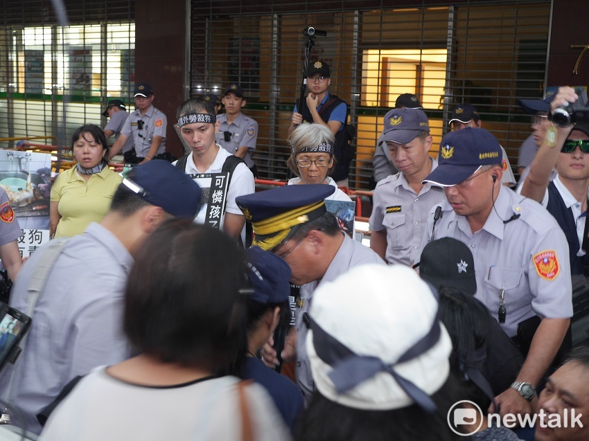 抗議途中一度發生衝突。 圖：聶良恩／攝