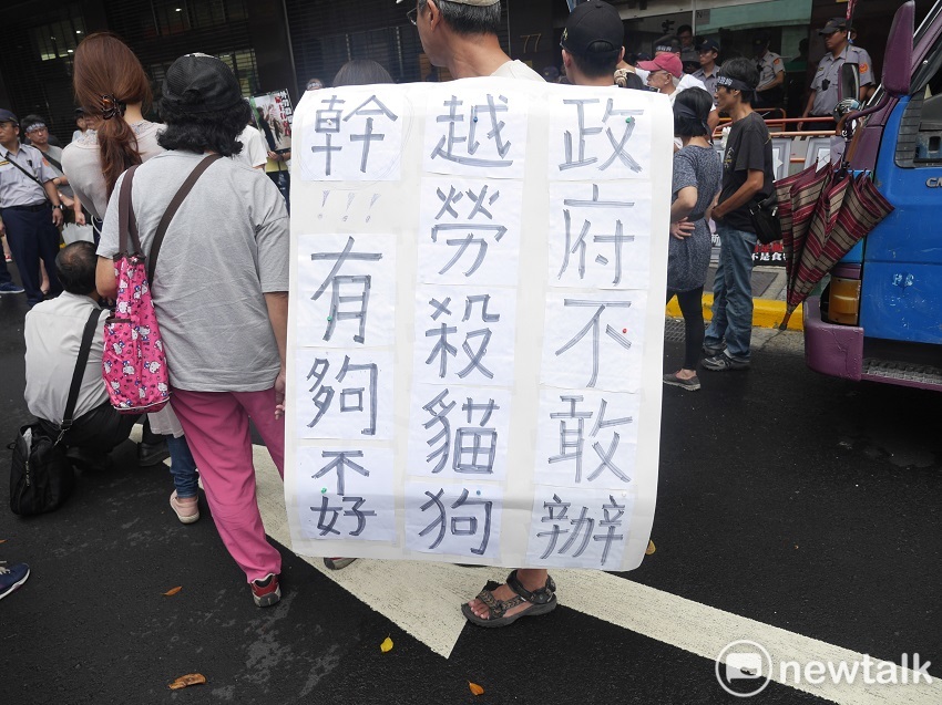 不滿之情全寫在紙上。 圖：聶良恩／攝