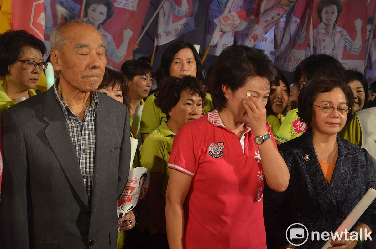 鄉親的支持讓蕭淑麗一度感動落淚。 圖：蔡坤龍/攝