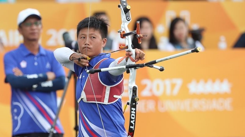 今年雅加達亞運中華射箭代表隊派出男、女共16名箭客，希望至少拿下4面獎牌。圖為2017年雷千瑩於世大運出賽。 圖/中央社檔案照片