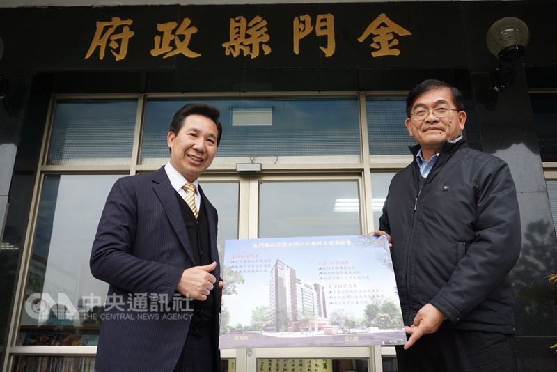 金門縣長陳福海(左)表示，兩岸明天如期舉行通水儀式，他是用感恩和歡喜的心和鄉親一起見證這歷史時刻；他說，這也是魄力與承擔的展現。資料照片。 圖 : 中央社