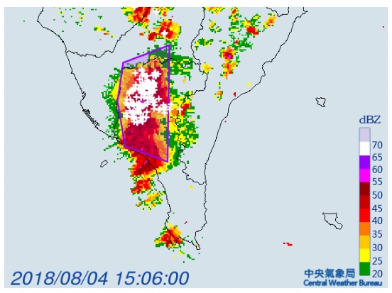 在15:14氣象局也提醒高雄市、台東縣也嚴防大雷雨來襲，請外出朋友慎防劇烈降雨、雷擊，溪(河)水暴漲。 圖：中央氣象局/提供