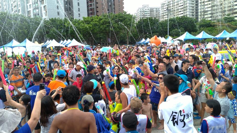 前總統馬英九昨日出席林口運動公園「打水仗」活動，發生充氣溜滑梯倒塌事件。 圖：新頭殼資料庫