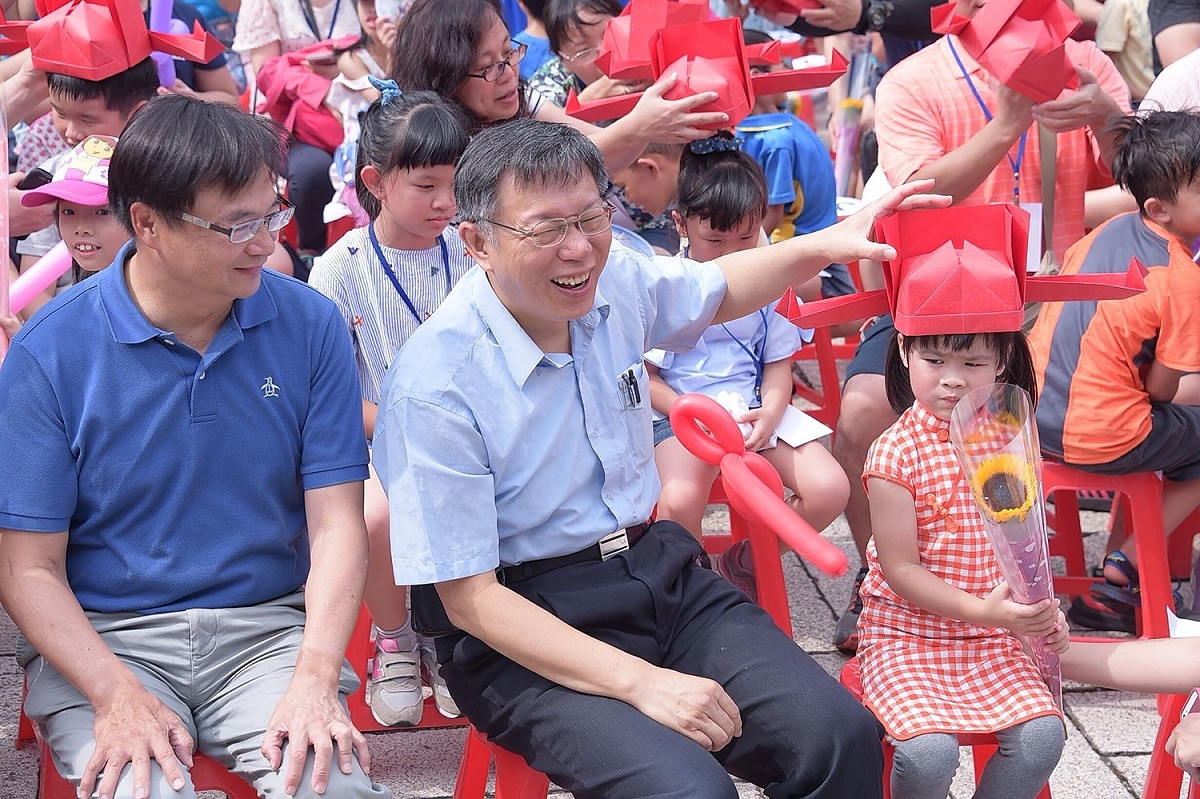 台北市長柯文哲上午到孔廟參加民政局舉辦的88愛無限大父親節闖關活動。 圖：台北市政府提供