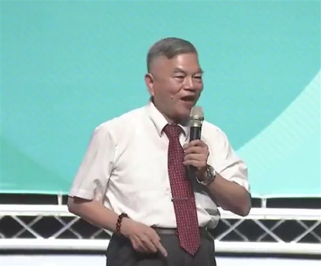 經濟部長沈榮津表示，不論是否要使用核四燃料棒，都要先外運送回原廠重新認證。 圖：資料照片