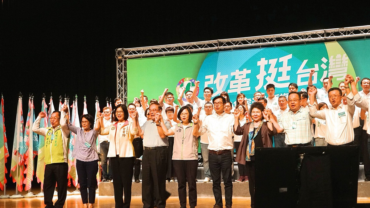 陳其邁強調，高雄是他生命中永遠無法分割的一部份，他和高雄人一樣，見證了高雄的改變，這是大家共同的努力、是屬於全體高雄人的榮耀。 圖：陳其邁辦公室/提供