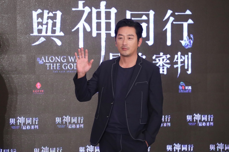 電影「與神同行：最終審判」亞太國際記者會6日在台北舉行，續集主演的韓星河正宇出席宣傳新片。 圖: 中央社