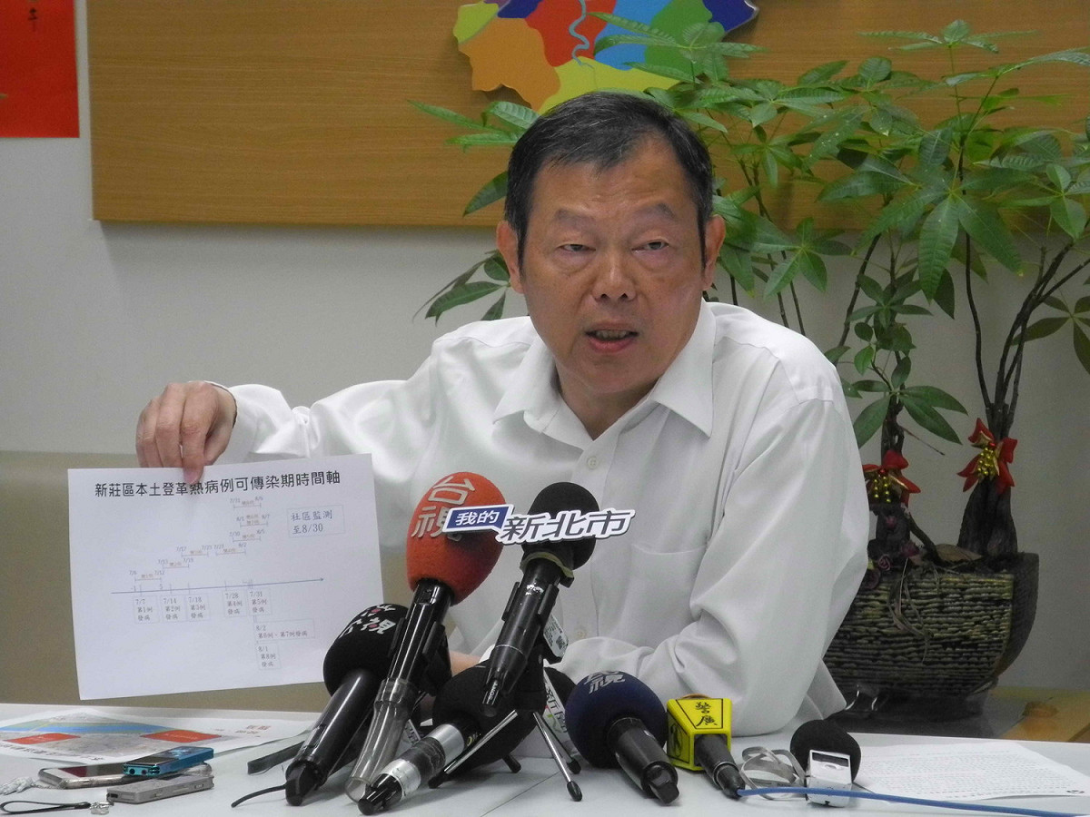 新北市衛生局長林奇宏強調本周是防疫的黃金關鍵期，呼籲民眾主動清理孳生源。   
 圖：王峻昌/攝