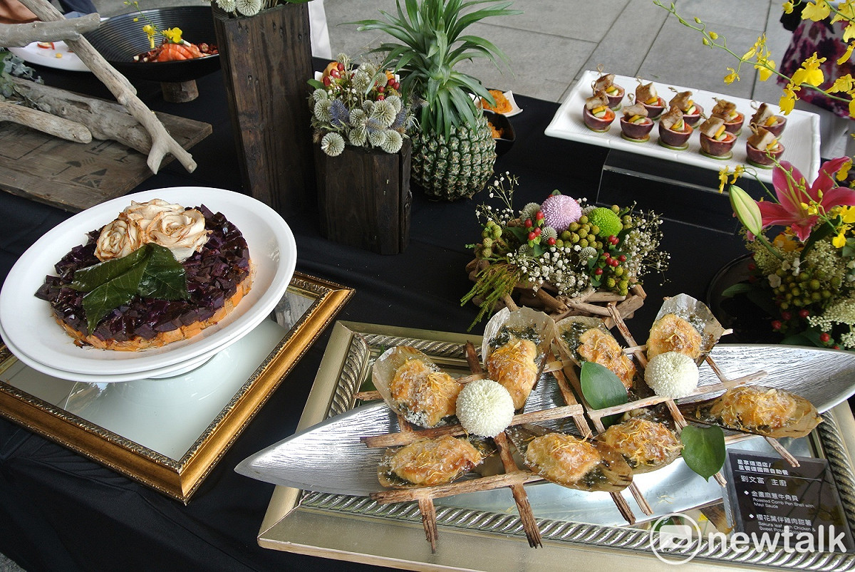 繽紛台中館的「花博饗宴」美食。 圖 : 唐復年/攝