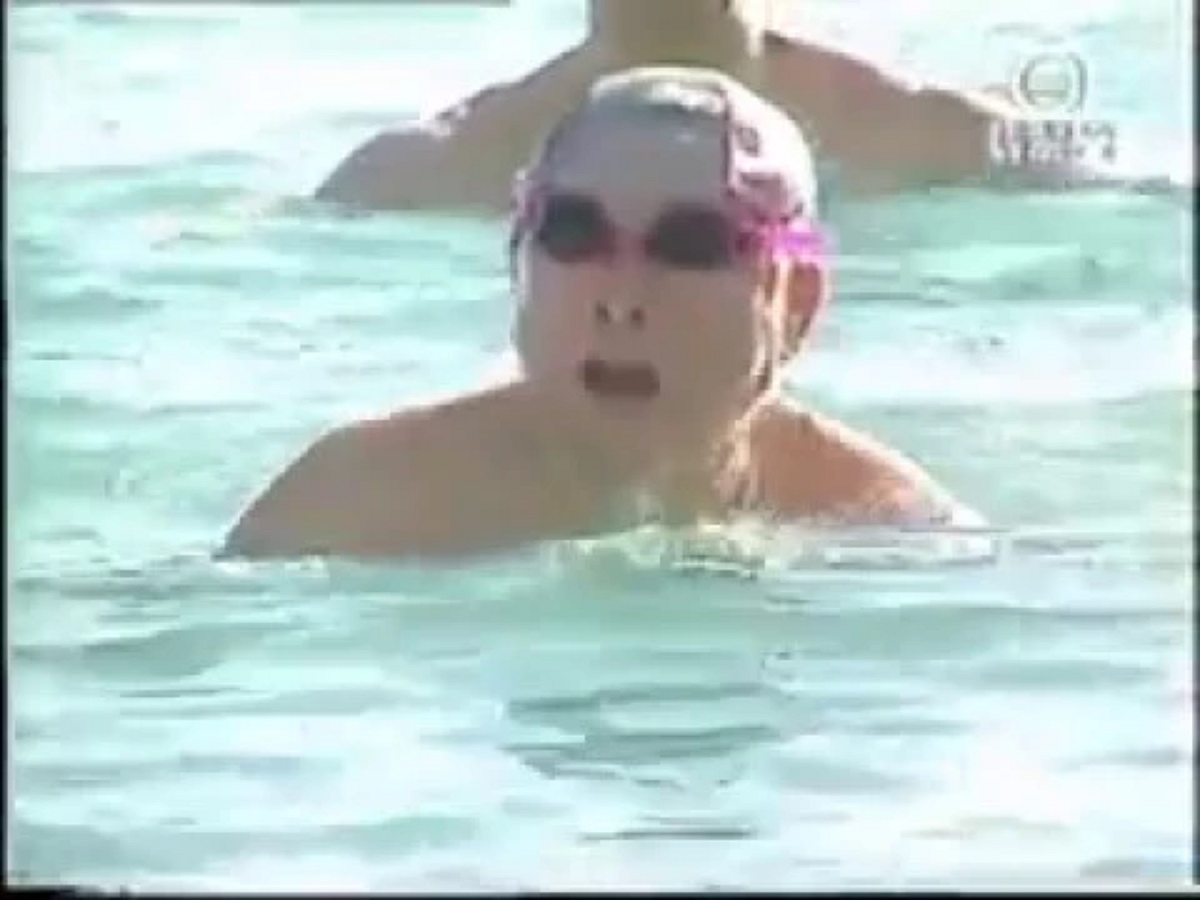 江澤民也是游泳愛好者，有報導提到，江澤民讀書時曾學過游泳，但沒學會。文革時他被打成「走資派」、「靠邊站」，才有時間在武漢的東湖練習游泳。出任總書記後，每逢來北戴河開會，自然不會放過親近海浪的機會。 圖：翻攝自Youtube