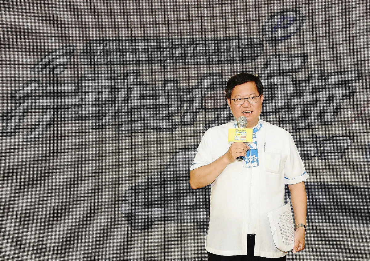 桃園市長鄭文燦表示透過5折方案，希望將行動支付繳交停車費的使用率從現在的3%提高至20%，讓市民習慣使用行動支付。 圖:桃園市政府/提供