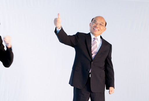 新北市長參選人蘇貞昌針對「青年不願生小孩」的情形發表看法，表示「只要理想不滅，熱情不減，人就青春」，他希望未年輕人打造發揮空間，力挺青年在工作上追夢，也期望讓青年更願意生養子女。 圖：張良一/攝，資料照片