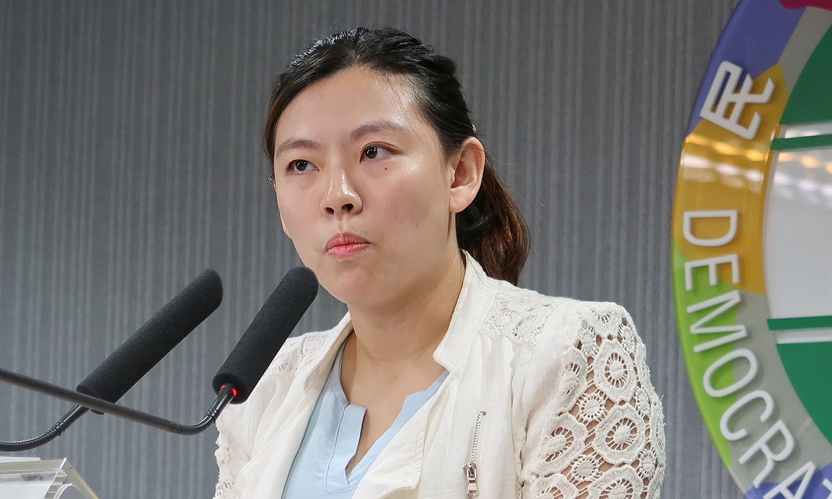 對於台北市里長邱碧珠挺柯文哲，民進黨發言人何孟樺8日表示，目前還沒有違紀問題。 圖：林朝億/攝