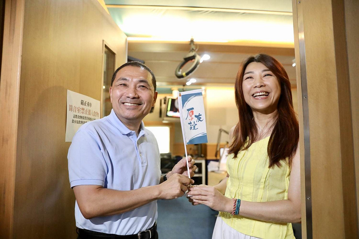 侯友宜接受廣播專訪提到「邪不勝正」，強調選舉過程當中，要用正向力量去選舉，不要有抹黑，不要有奧步。 圖：侯友宜競選辦公室/提供