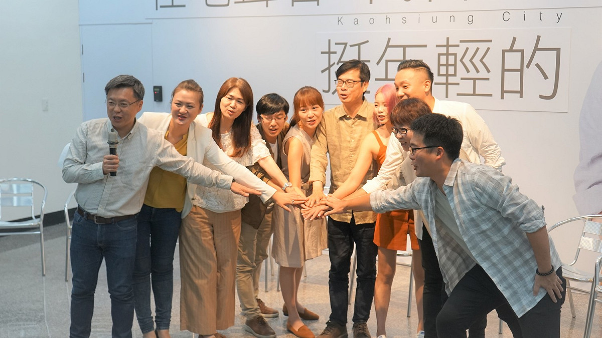 高雄市長參選人陳其邁發言人團隊年輕有型。 圖：陳其邁競選辦公室/（資料照片）