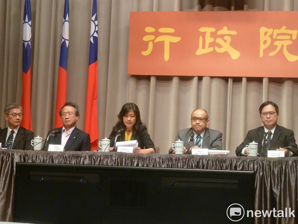 行政院會今(9)天通過廢止「工廠法」。圖為行政院會後記者會。 圖：謝莉慧/攝