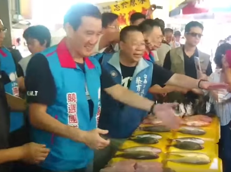 前總統馬九英今 (9) 天早上在台南新營濟安宮為國民黨台南巿長提名人高思博助選。