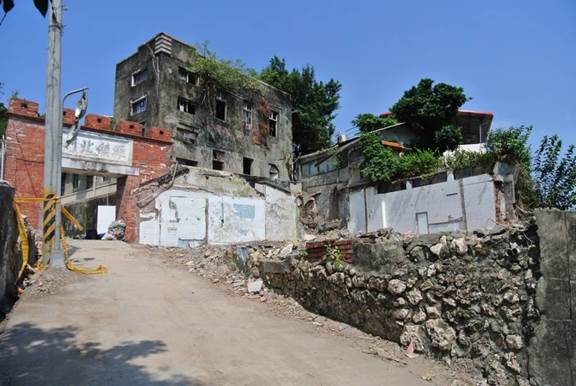 雄鎮北門內的私人占用戶建築物。 圖:高雄市文化局/提供